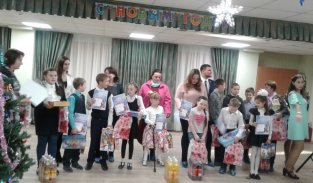 Награждение участников и победителей краевого заочного конкурса новогодних рисунков «Мир полон чудес» для детей - инвалидов и детей с ограниченными возможностями здоровья образовательных организаций Камчатского края.